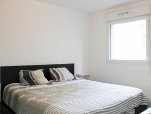 1 habitación y ropa de cama 