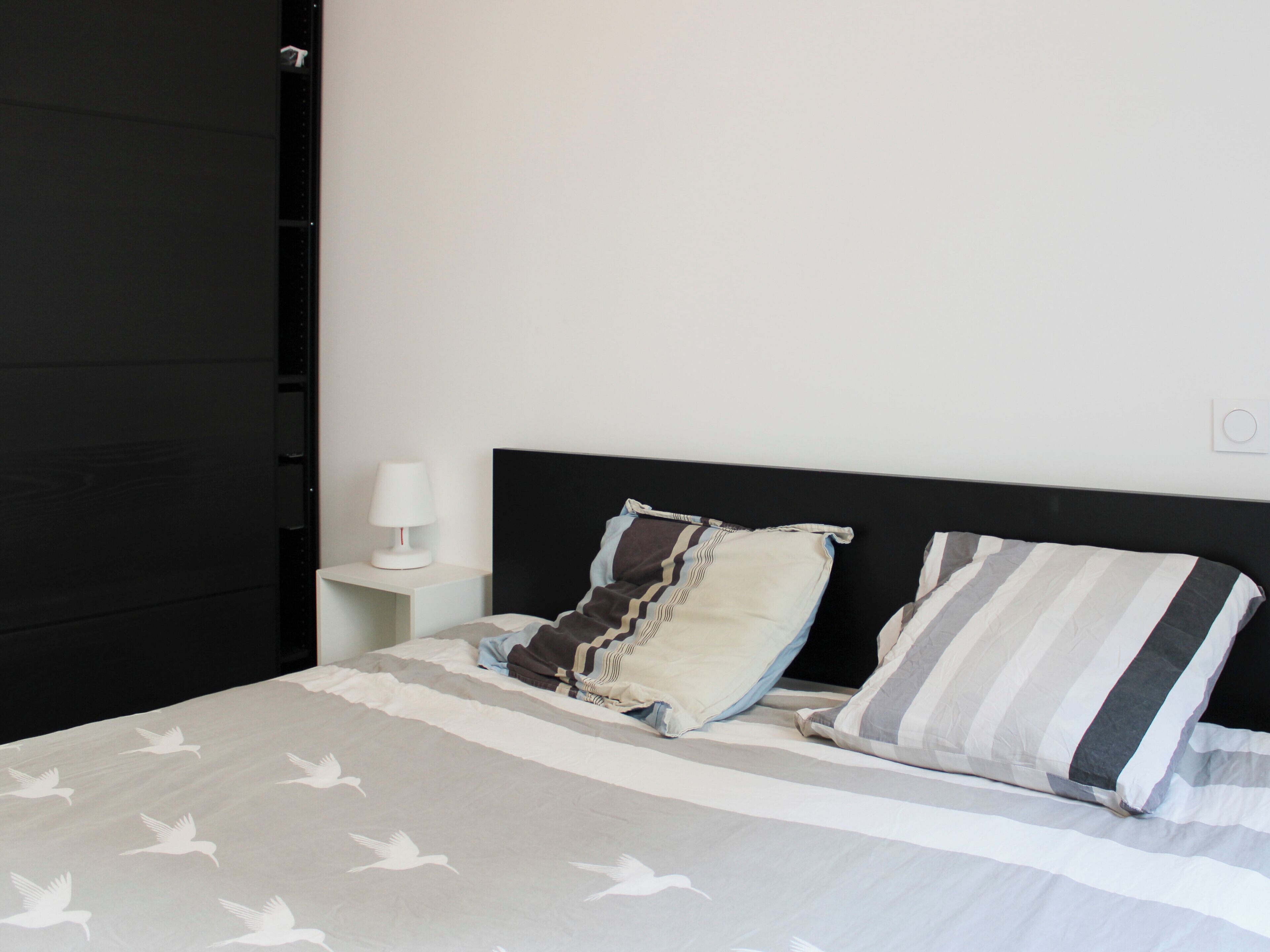 1 bedroom, bed sheets