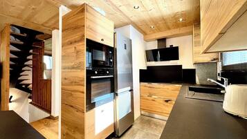 Réfrigérateur, micro-ondes, four, lave-vaisselle