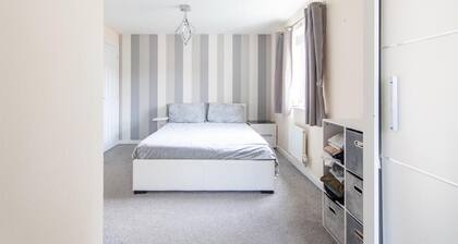 Spacious detached home just 5 mins Weston-super-Mare beach Features 3 bedrooms