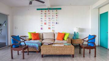 Una Smart TV, libros