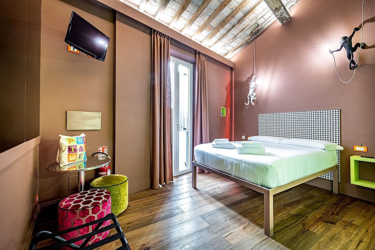 Classic Studio (Quarto piano) | Blackout drapes, iron/ironing board, free WiFi