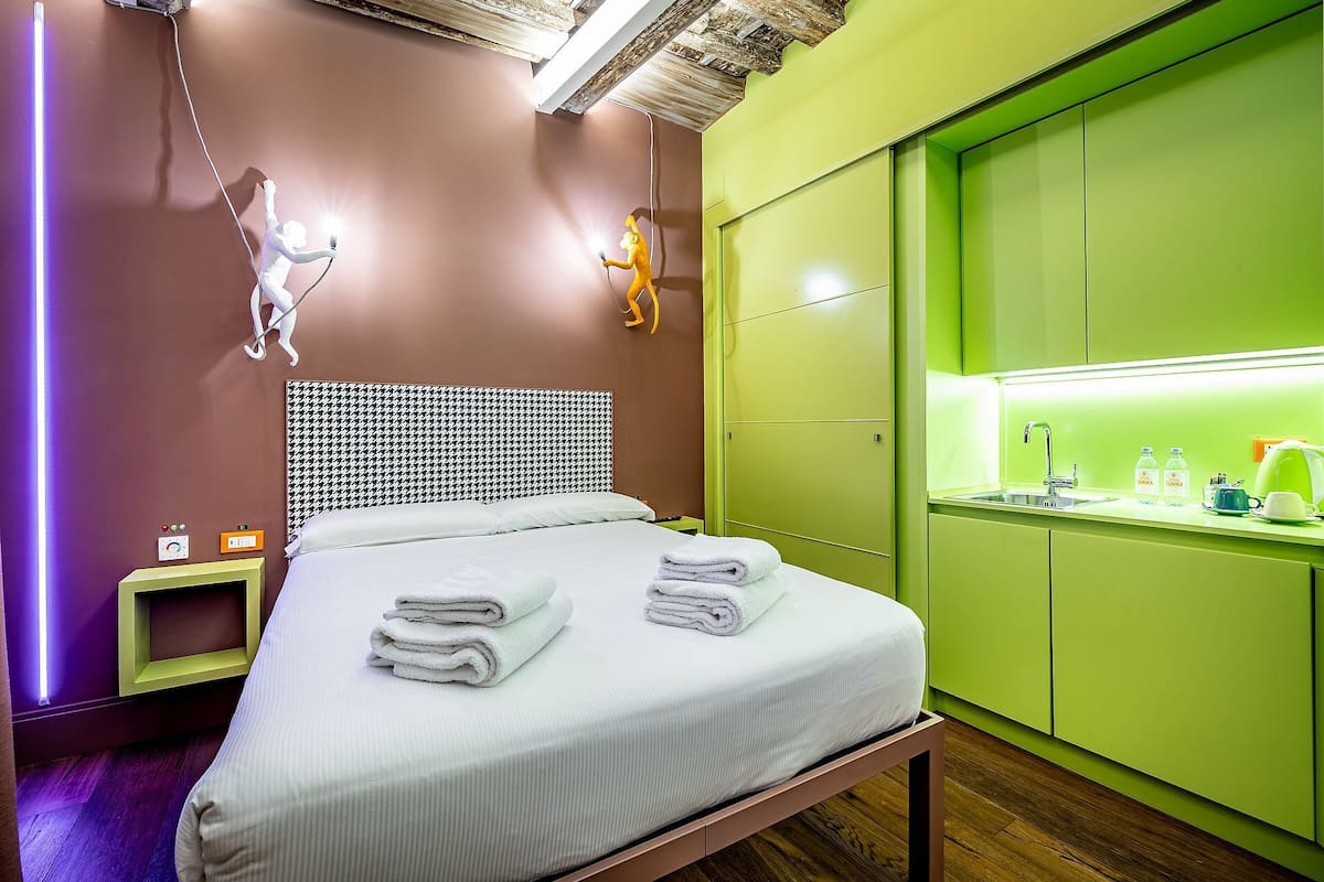 Classic Studio (Primo piano) | Blackout drapes, iron/ironing board, free WiFi