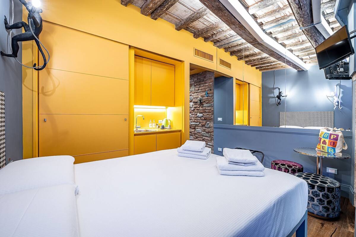 Classic Studio (Secondo piano) | Blackout drapes, iron/ironing board, free WiFi