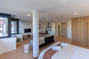 Fer et planche à repasser, accès Internet, draps fournis