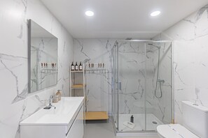 Shower, hair dryer, towels - GuestReady - Modern comfort in Porto (Porto)