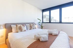 Iron/ironing board, internet, bed sheets