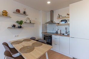 Fridge, microwave, oven, coffee/tea maker