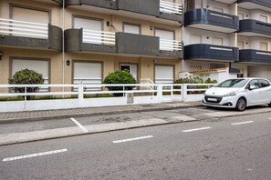 Exterior - Apartment 'Barra Sol - Lighthouse On The Beach' with Shared Pool, Balcony and Wi-Fi (Praia da Barra)