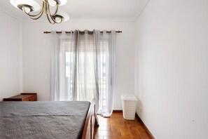 2 makuuhuonetta, silitysrauta/-lauta, Wi-Fi, vuodevaatteet