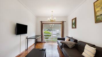 Télévision, cheminée