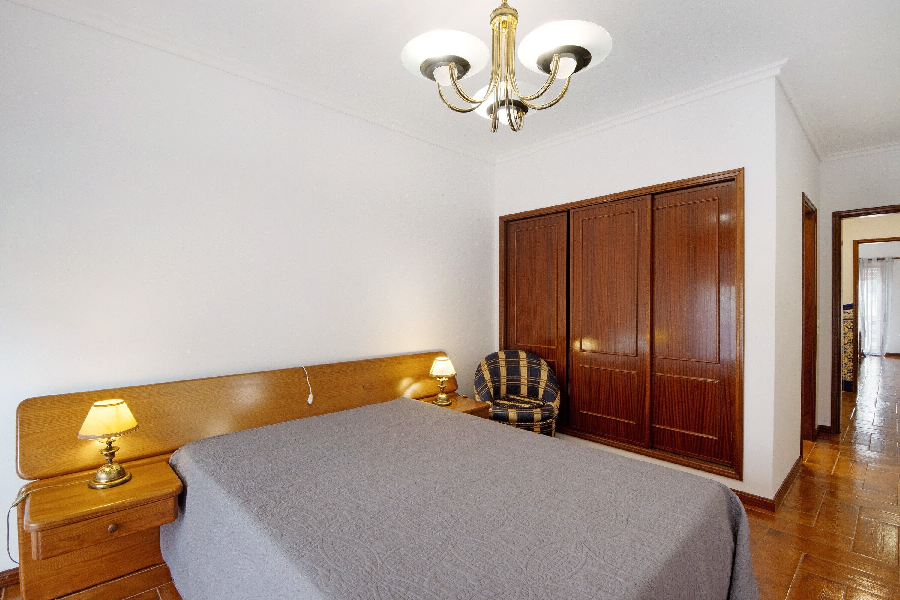 2 slaapkamers, een strijkplank/strijkijzer, wifi, beddengoed