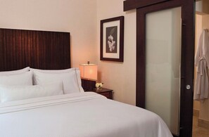 2 عدّة غرف نوم ومكواة/لوح كي وخدمة الإنترنت وملاءات أسرّة