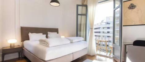 4 Schlafzimmer, Schreibtisch, Bügeleisen/Bügelbrett, Reisekinderbett