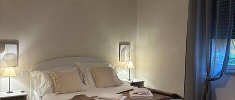 2 chambres, fer et planche à repasser, Wi-Fi, draps fournis