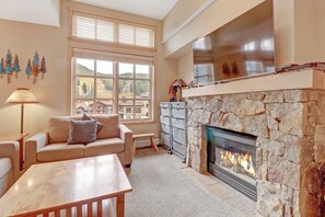 Fireplace - Perfect Center Village Getaway PP605 (Copper Mountain)