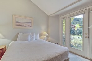 5 bedrooms, iron/ironing board, free WiFi, bed sheets