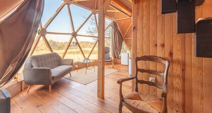 Maison de Vacances 'Dôme Géodésique Insolite Confort' avec Jardin Privé et Wi-Fi