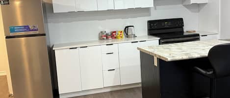 Microonde, forno, piano cottura, lavastoviglie