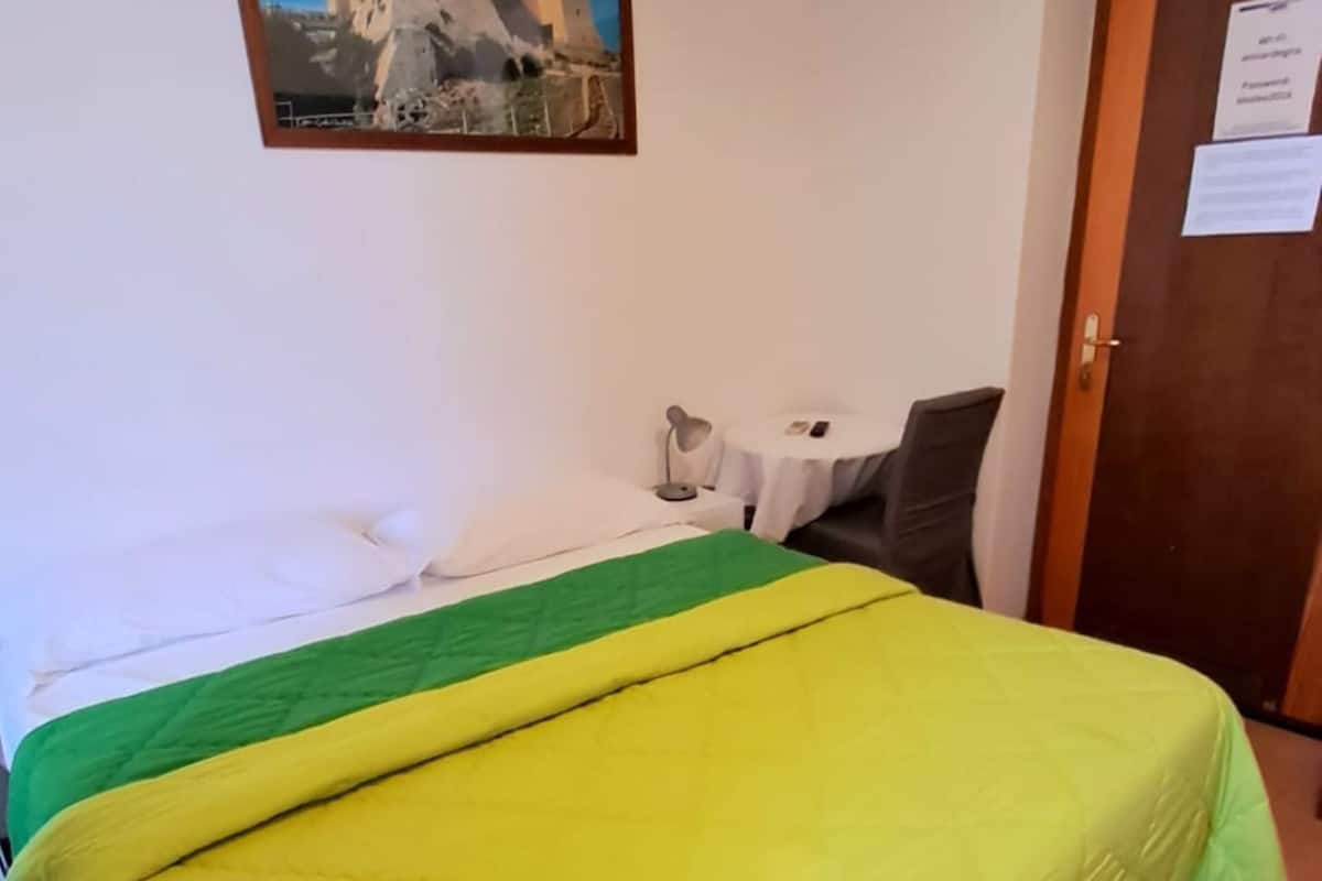 Deluxe Triple Room, City View | Premium bedding, desk, cribs/infant beds, free WiFi