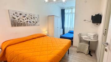 Premium bedding, desk, cots/infant beds, free WiFi