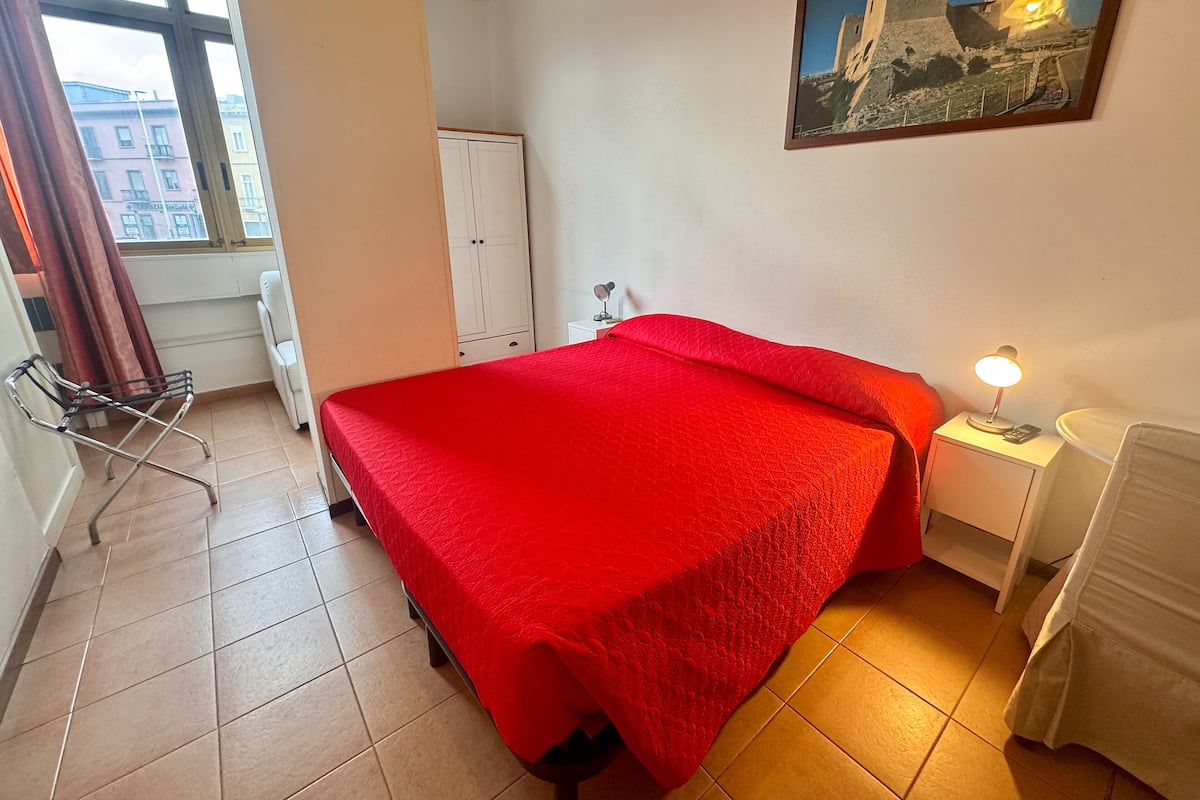 Værelse til 3 personer - byudsigt | Premium-sengetøj, skrivebord, baby-/barnesenge (tillægsgebyr)