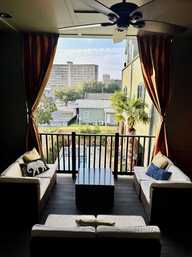 The Parlour @ The Pullman House w/ Pool