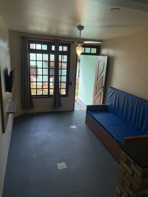 Nôi (giường cho trẻ sơ sinh) miễn phí, giường gấp/giường phụ (phụ phí) 