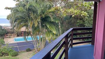 Free cots/infant beds, rollaway beds, free WiFi, bed sheets