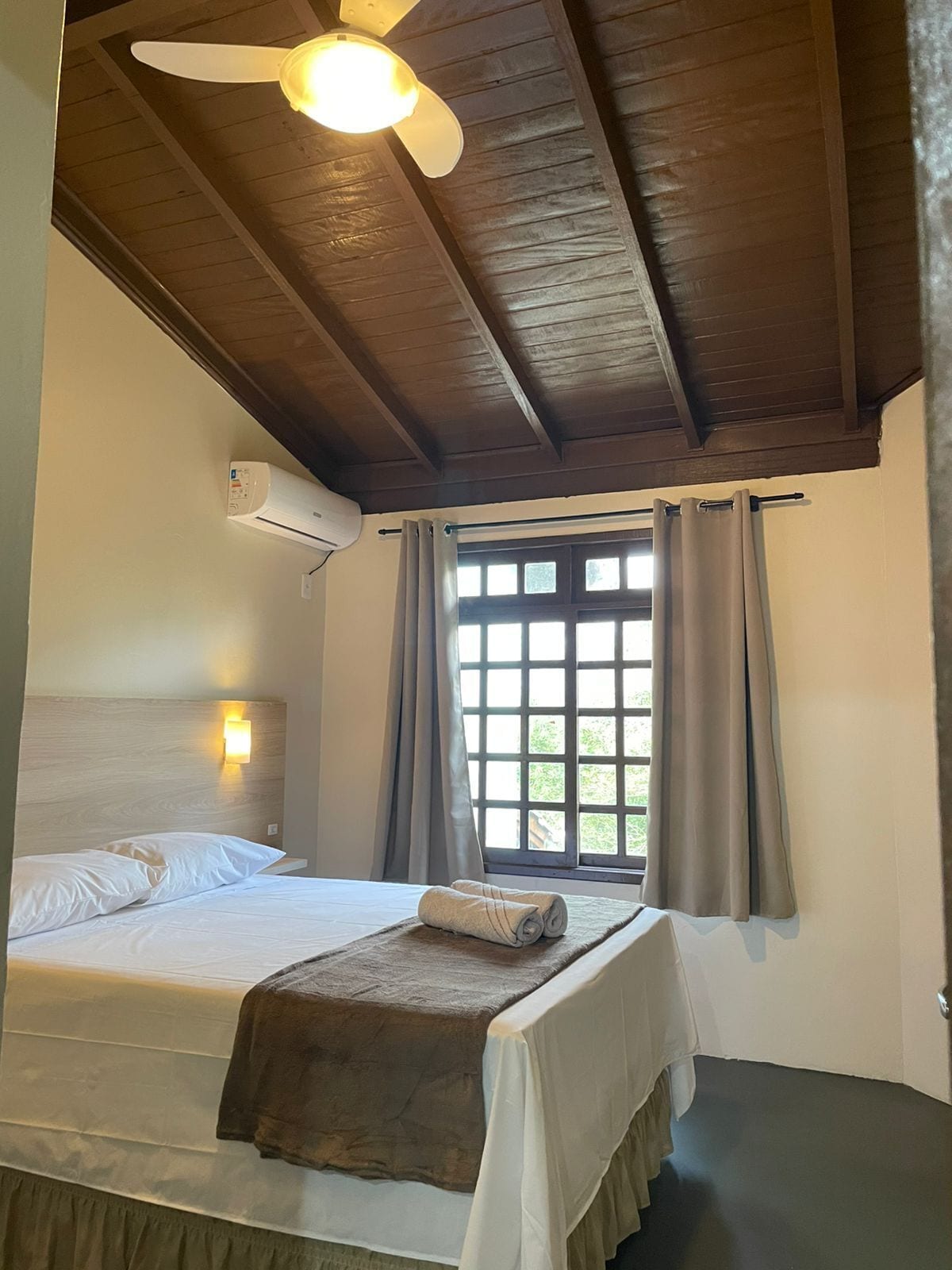 Free cots/infant beds, rollaway beds, free WiFi, bed sheets