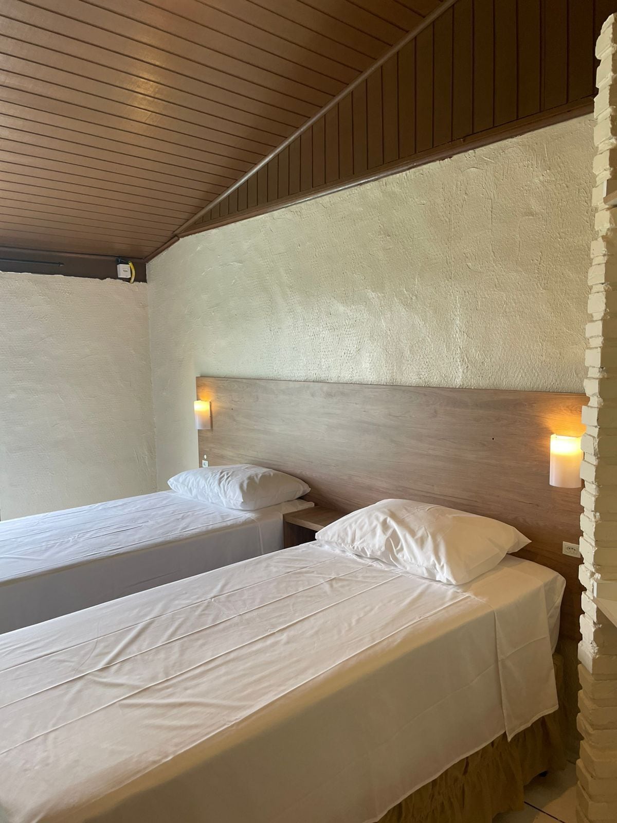 Free cots/infant beds, rollaway beds, free WiFi, bed sheets