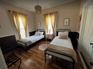 3 chambres, fer et planche à repasser, accès Internet, draps fournis