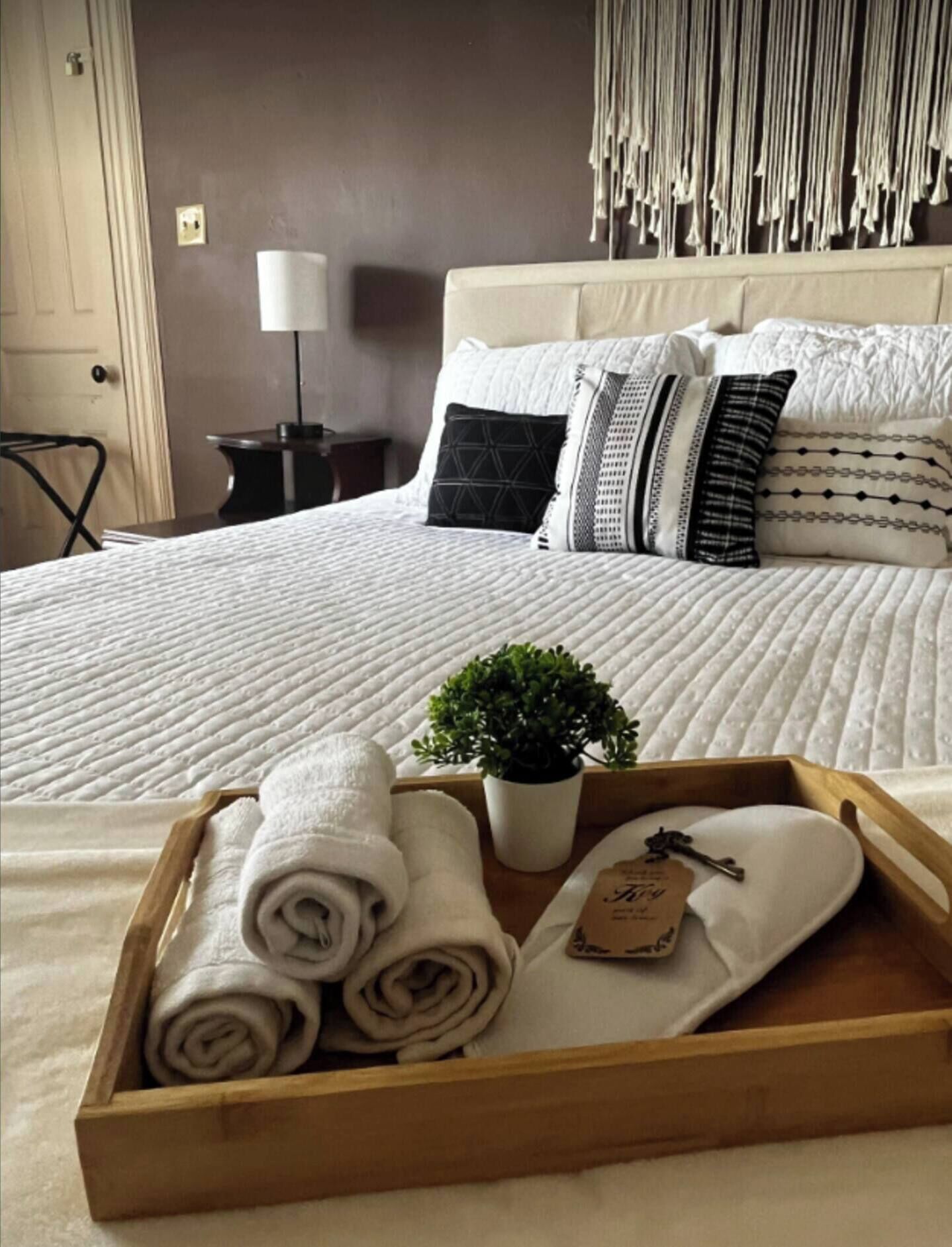 3 bedrooms, iron/ironing board, internet, bed sheets