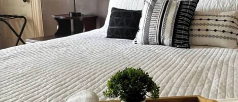 3 slaapkamers, een strijkplank/strijkijzer, internet, beddengoed