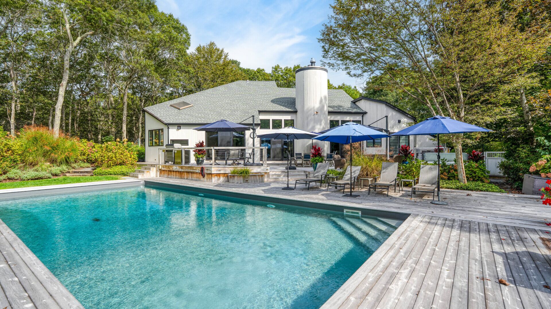 حمّام سباحة مُدفَّأ