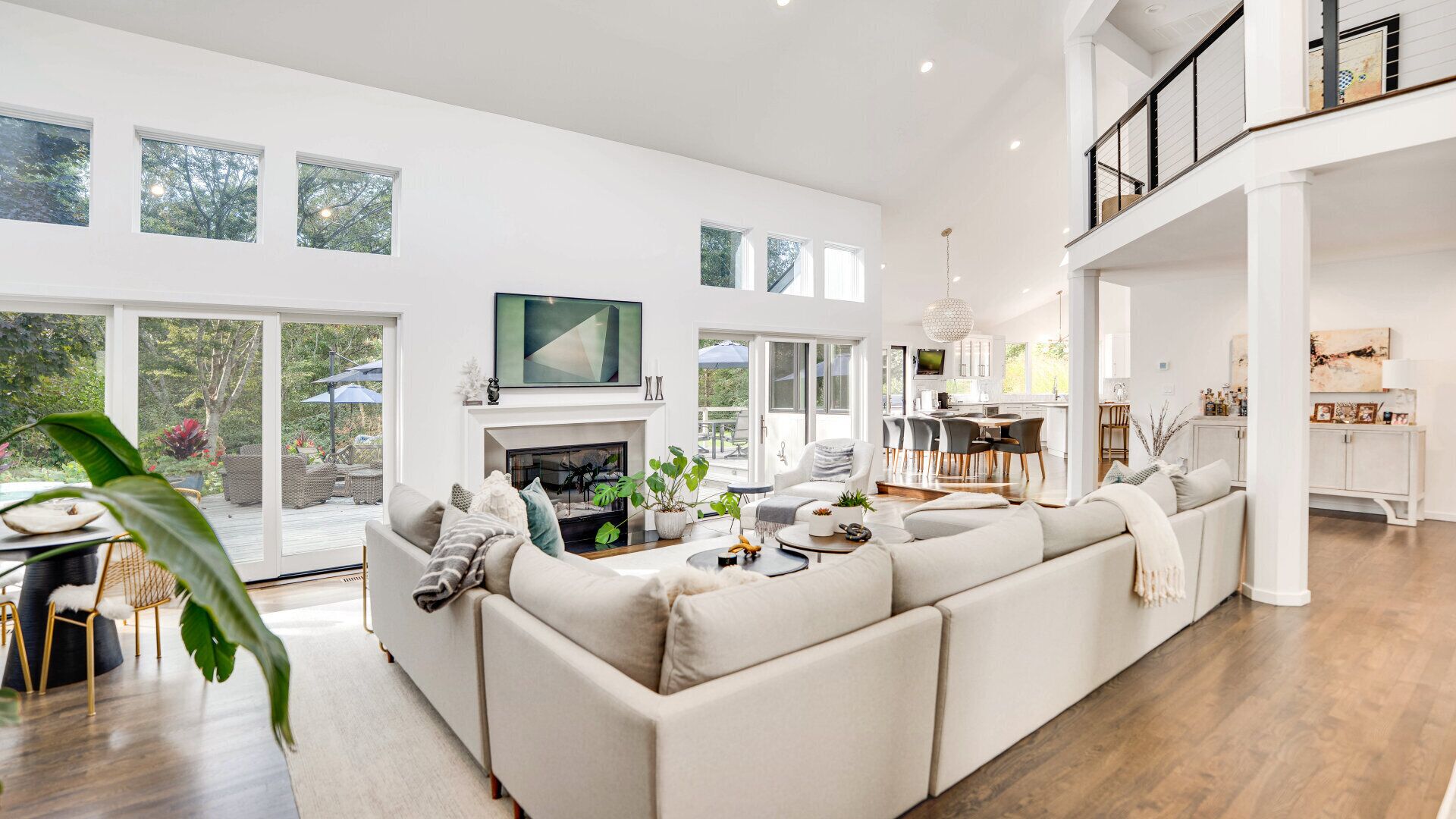 تلفزيون ذكي، مدفأة، ستيريو