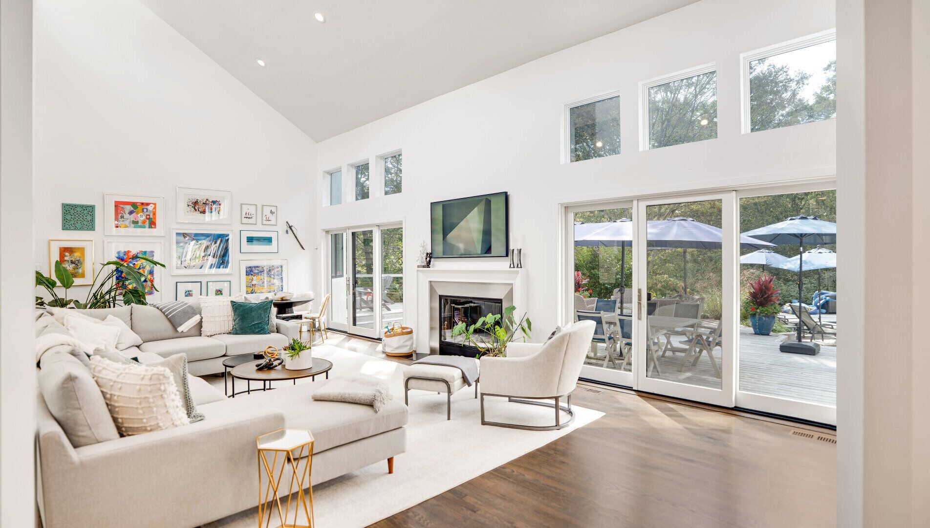 Smart-TV, Kamin, Stereoanlage