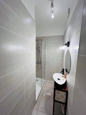 Hair dryer, towels