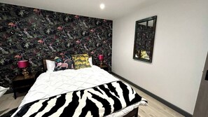 2 bedrooms, iron/ironing board, Internet, bed sheets