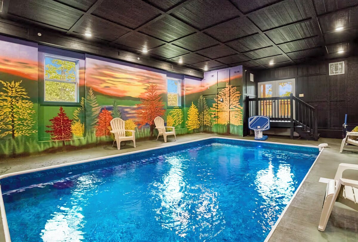 8 Bedroom Cabin W/ Pool, Hot Tub & Game Room