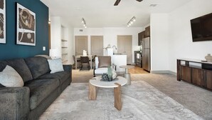 Smart TV - Landing | Amazing 1BD, Gym, Pool (New Braunfels)