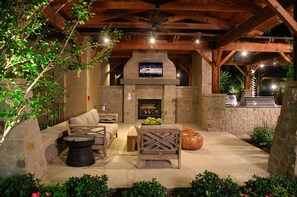 Terrace/patio - Landing | Chic 1BD, Gym, Pool (New Braunfels)