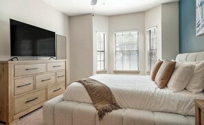 1 habitación, escritorio, tabla de planchar con plancha y wifi 