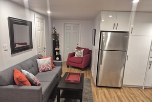 TV, fireplace - Elite Modern Escape | 2BR Close Water Front, Go Train, TTC & 401 (Toronto)