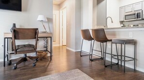 Interior - Landing | Stylish 1BD, Clubhouse, Pool (San Antonio)