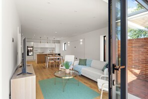 Living area - 3bd Stylish Modern l FREE Parking (Coulsdon)