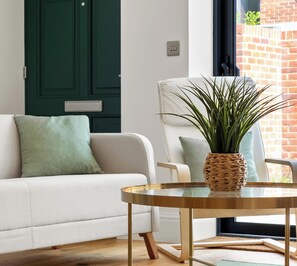 Living area - 3bd Stylish Modern l FREE Parking (Coulsdon)