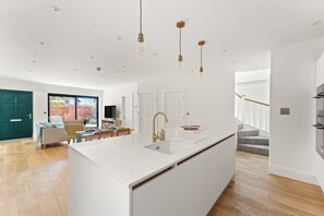 Interior - 3bd Stylish Modern l FREE Parking (Coulsdon)