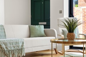 Living area - 3bd Stylish Modern l FREE Parking (Coulsdon)