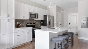 Private kitchen - Landing | Amazing 1BD, Clubhouse, Pool (Oakwood)